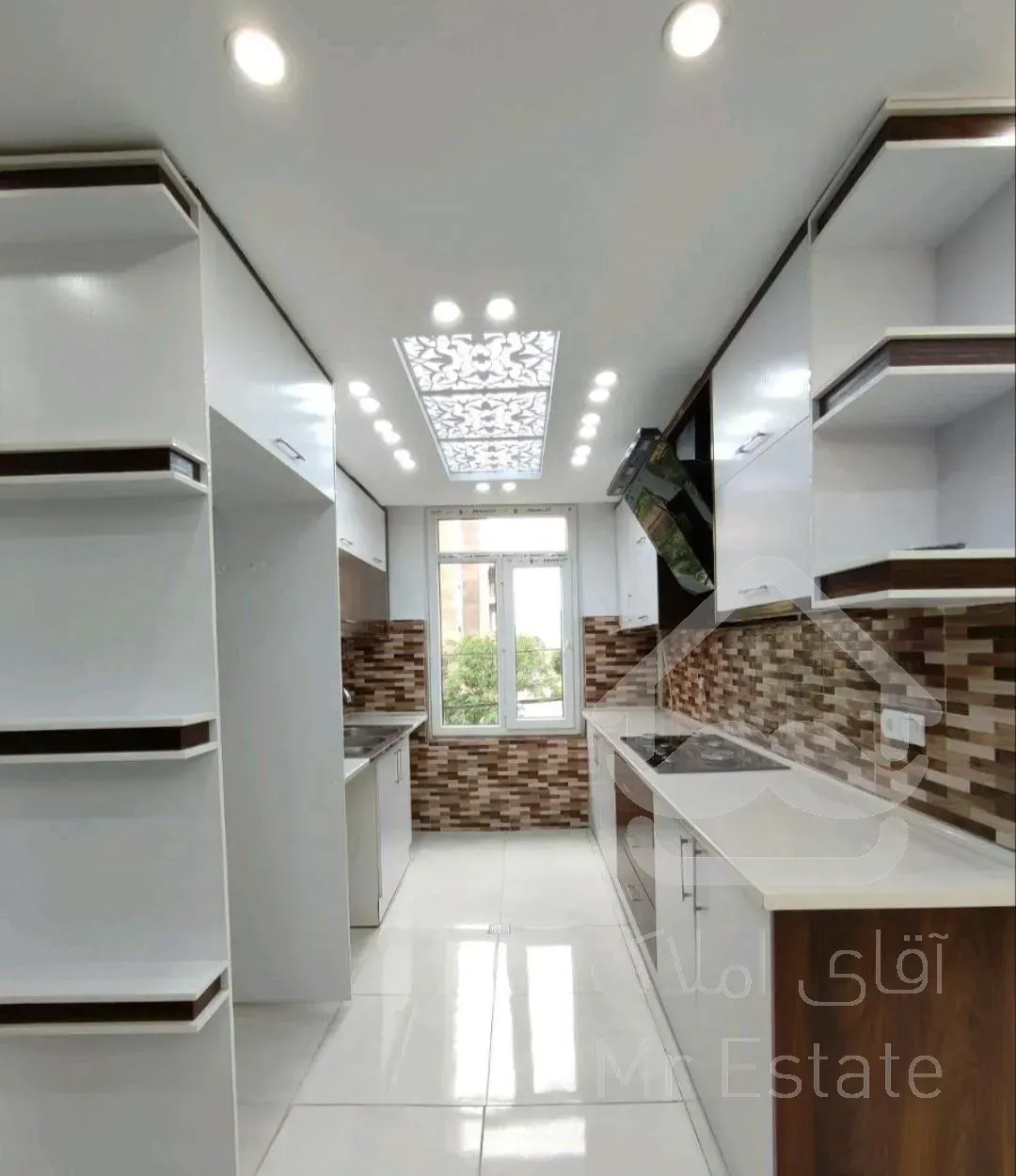 واحد ۵۸ متری باسندتک برگ در قطب سرمایه گذاری ایران