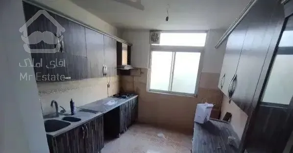 102متر دو خواب با پارکینگ و انباری ( بازسازی شده )