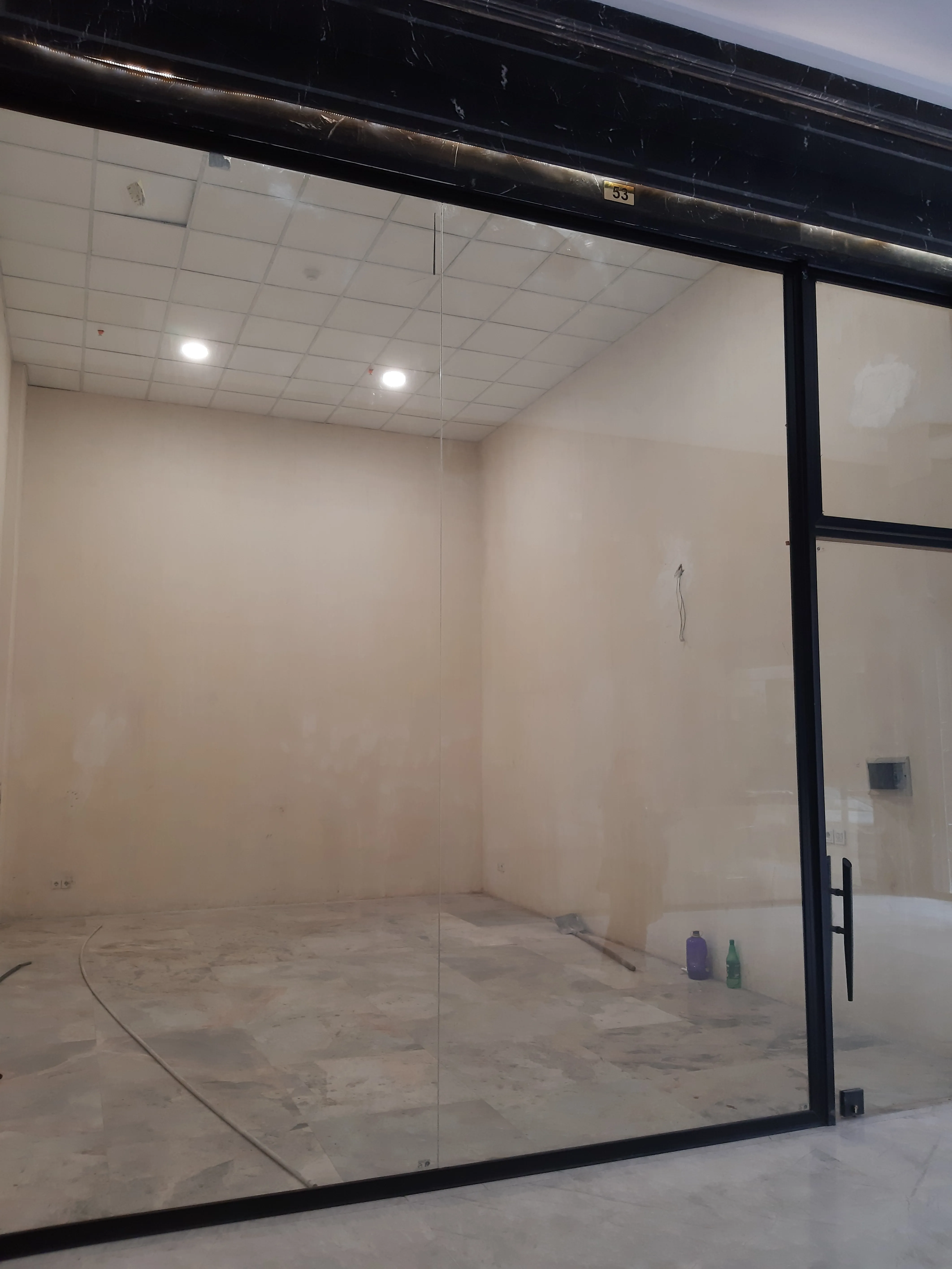 فروش تجاری 19 متر بالا همکف با شرایط پرداخت عالی رونیکا مال هروی