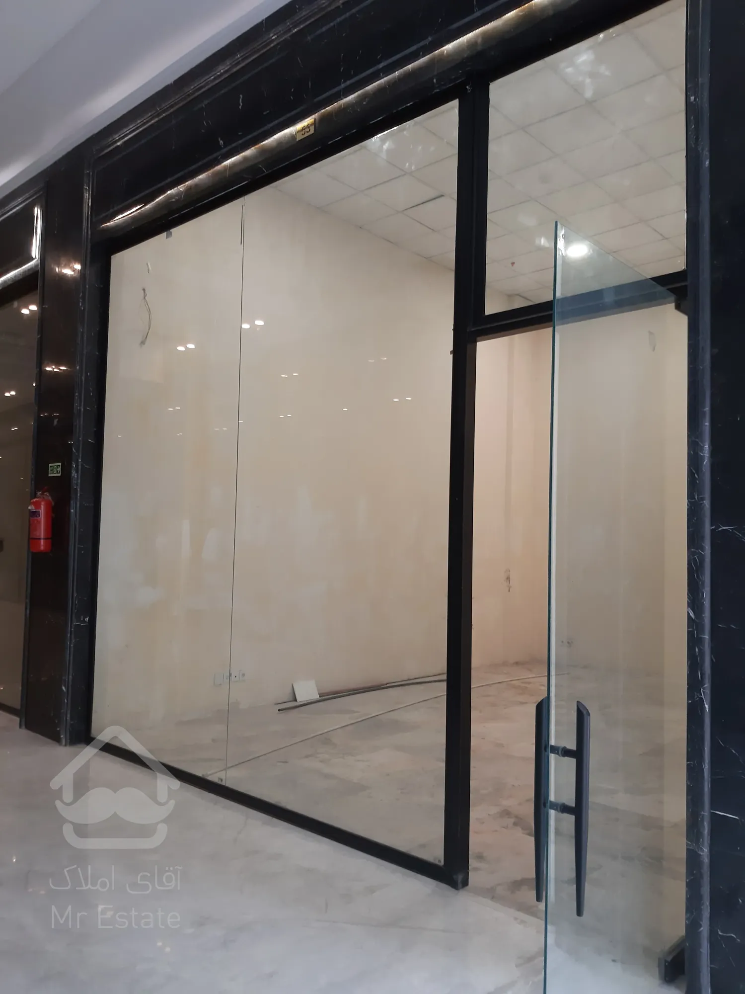 اجاره مغازه در رونیکا مال هروی 19 متر بر مترو حسین آباد