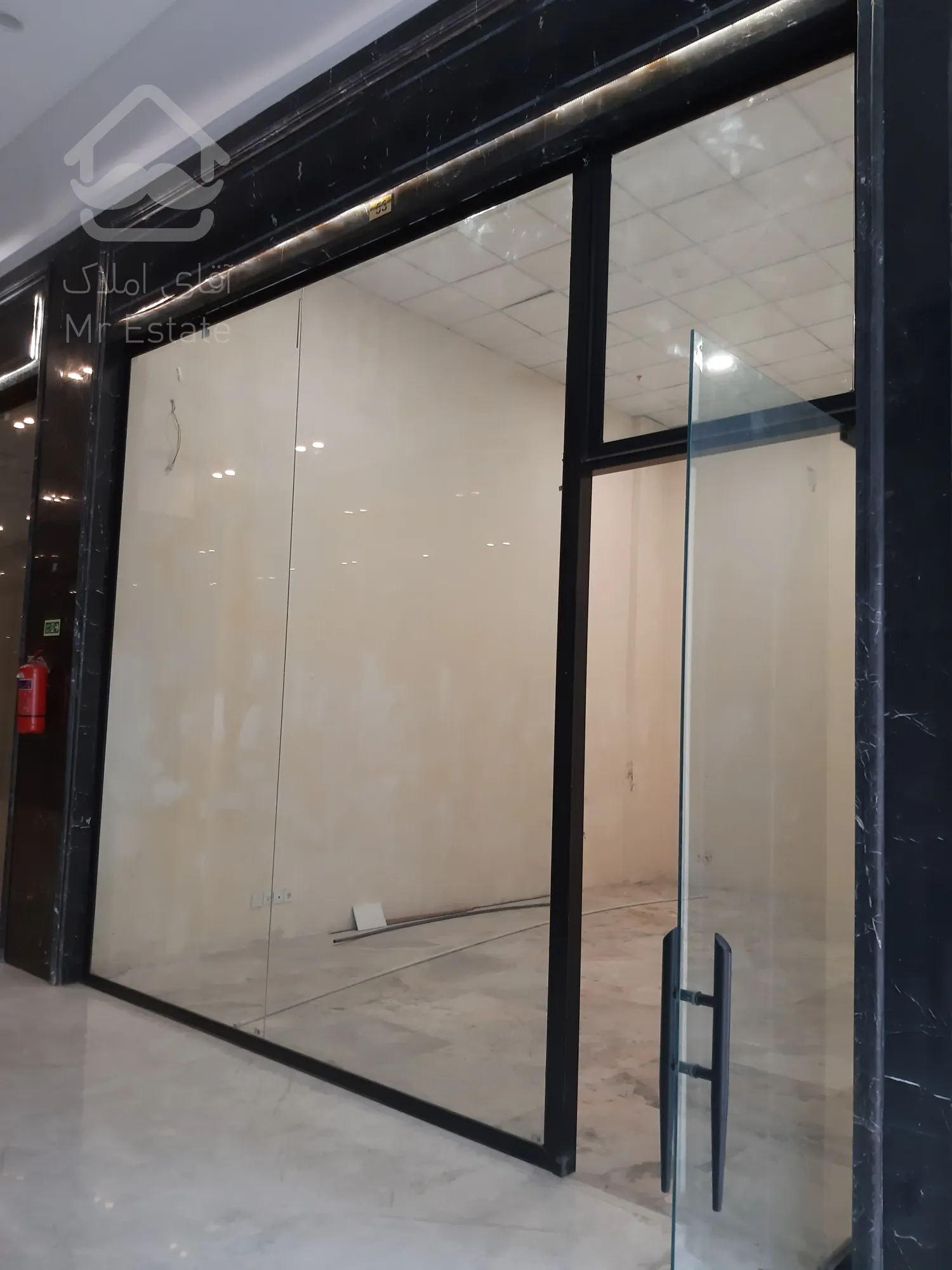 اجاره مغازه در رونیکا مال هروی 19 متر بر مترو حسین آباد