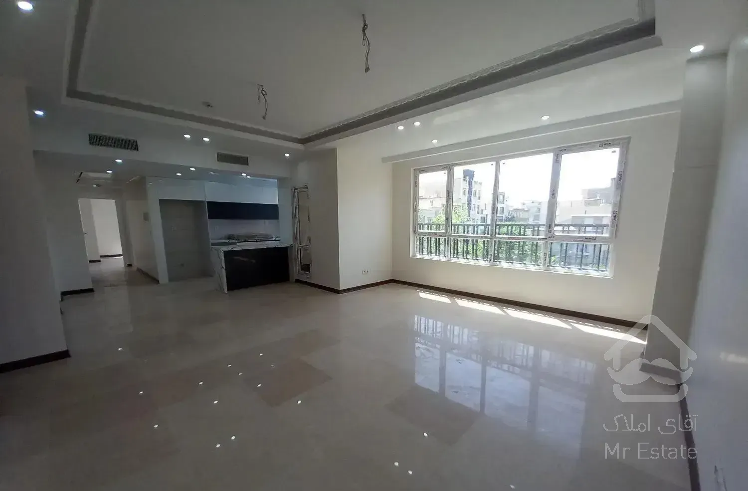 بر میدان۳۲،، ۱۲۸متر ۳خ تکواحد ط۳ فول کلید نخورده