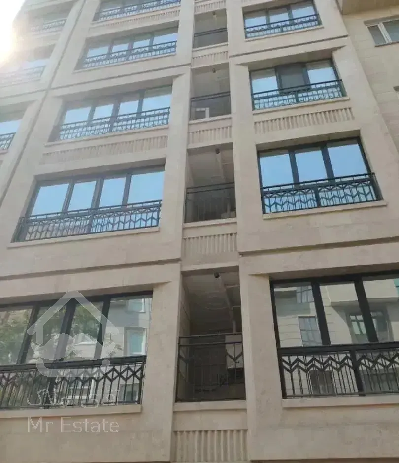 ۱۴۰متر ساقدوش شیک و تمیز ۳ سال ساخت