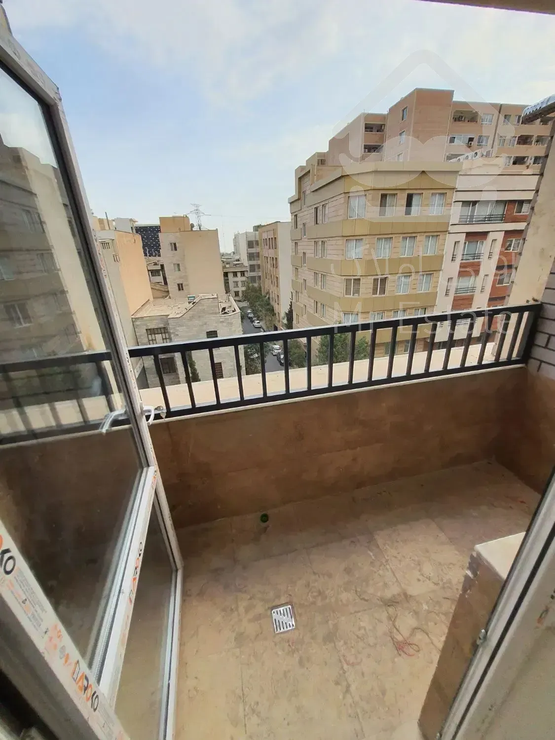 142متر/سه خواب/۴باغ شرقی