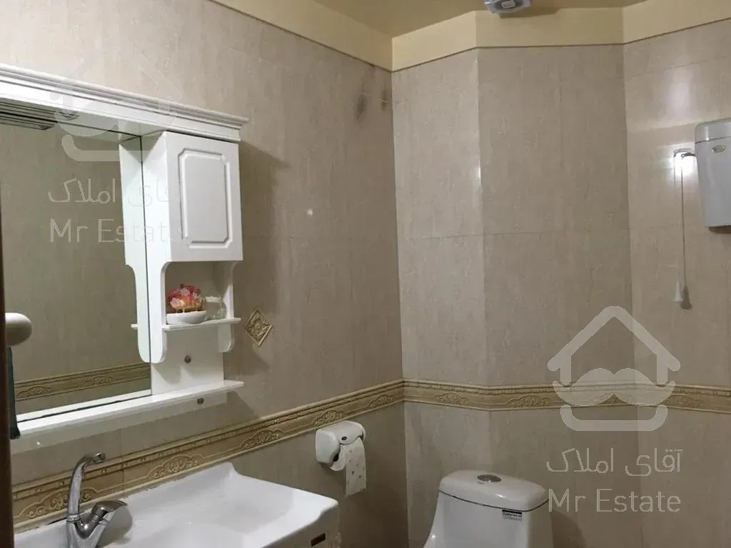 ۲۱۰ نیاوران ، غرق در نور