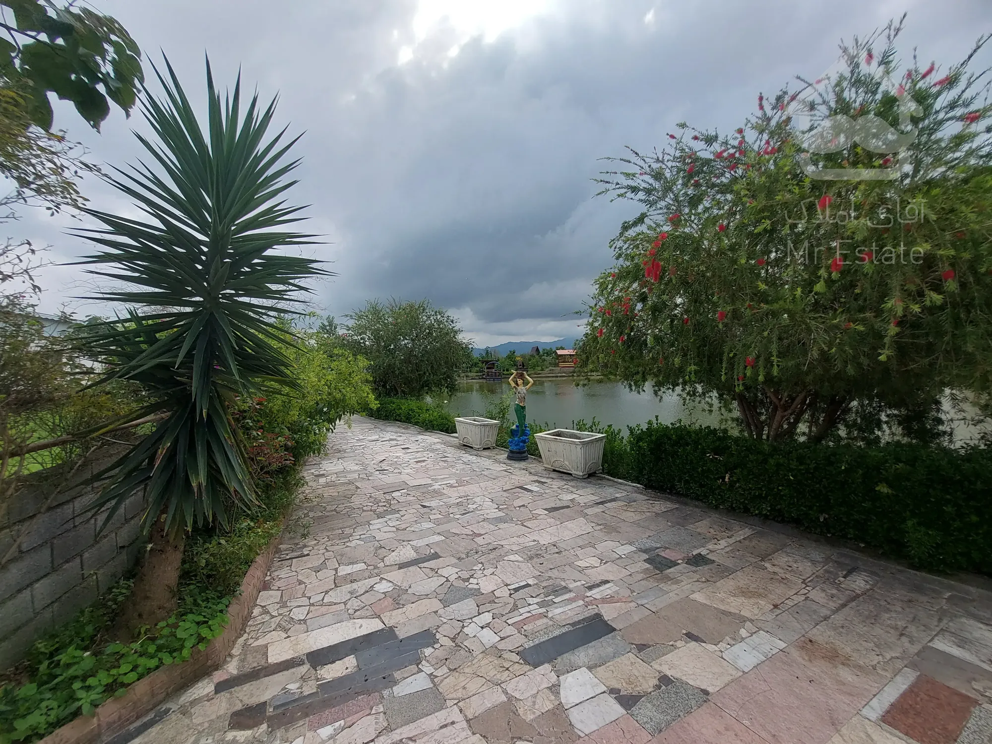 موقعیت استثنایی دو ویلا با تمام مجوز و امکانات در مجاورت استخر ماهی