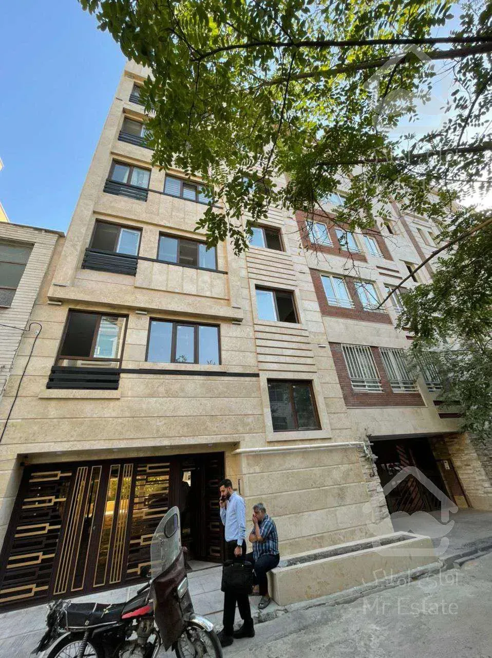 خیابان کاشانی ساختمان موقعیت ۱۰۰٪ اداری سند مسکونی ۱۰۳۵ متر بصورت یکجا واگذاری