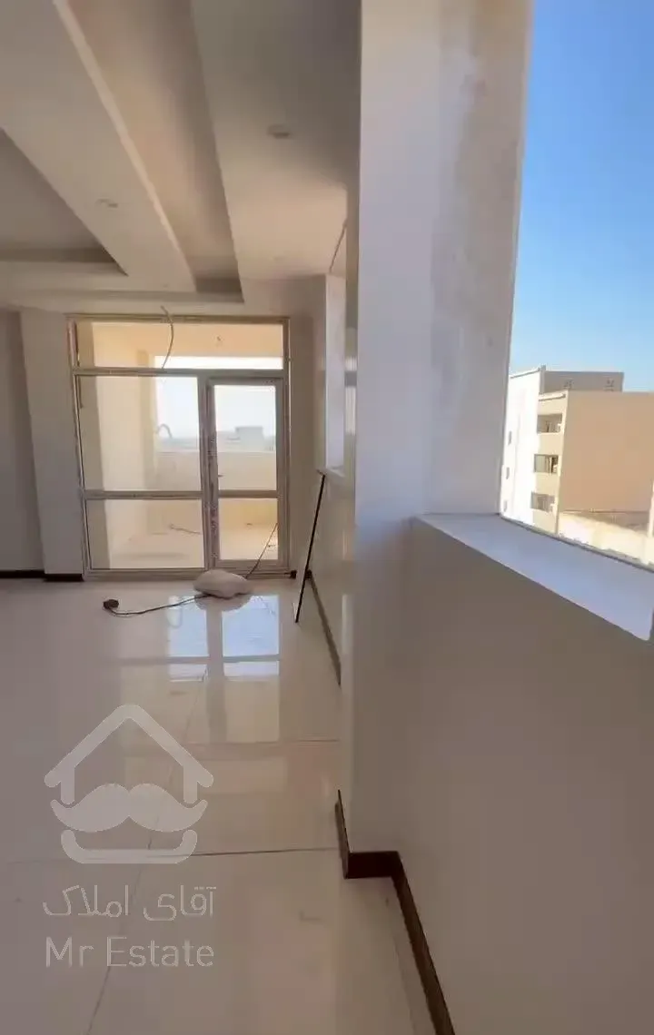 رهن واحد نوساز 215متری در باهنر