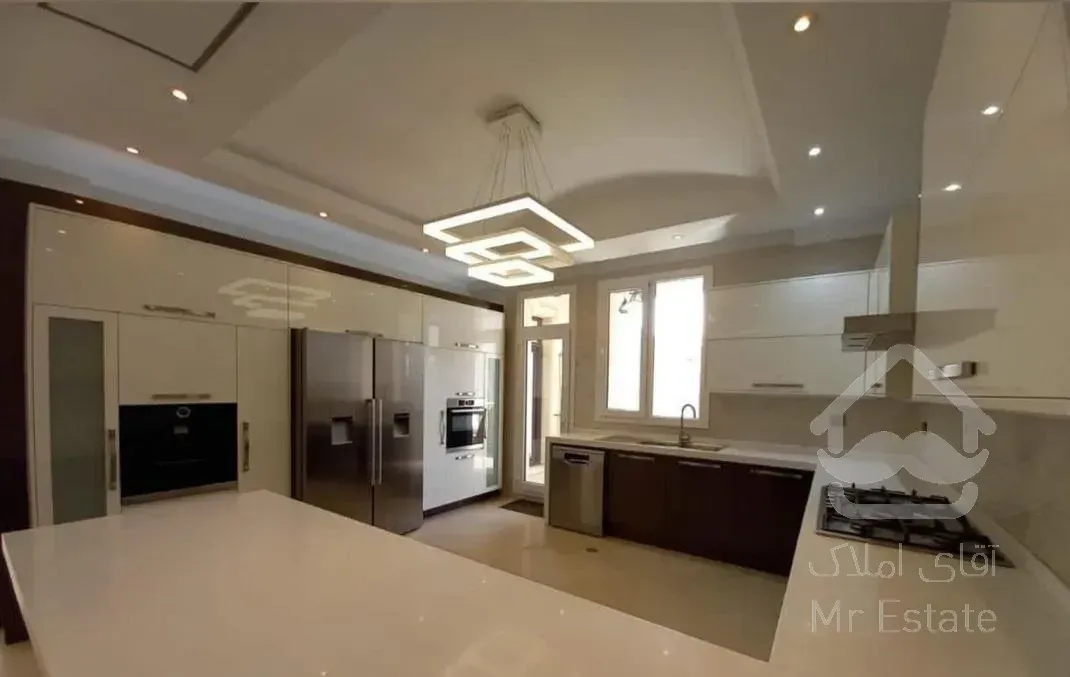 فرمانیه شرقی ۲۷۵ متر ۴ خواب دو مستردار