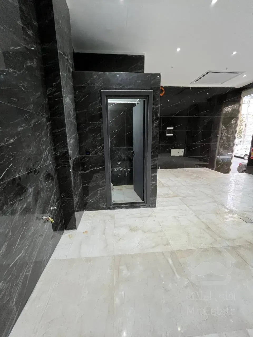 فروش اپارتمان5طبقه تک واحدی به همراه دو واحد تجاری یکجا بفروش میرسد