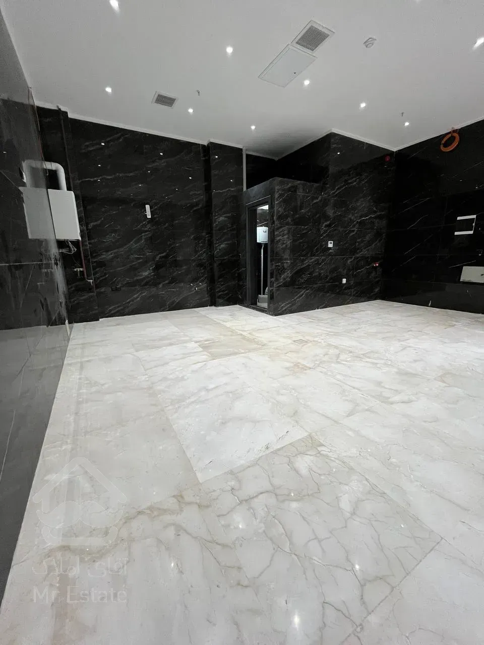 فروش اپارتمان5طبقه تک واحدی به همراه دو واحد تجاری یکجا بفروش میرسد