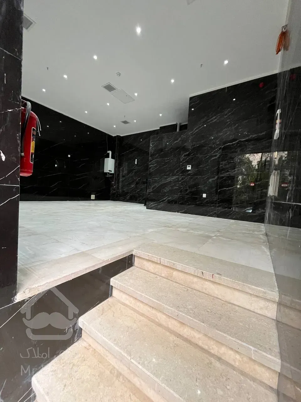 فروش اپارتمانی لوکس 5 طبقه تک واحدی و دو واحد تجاری به صورت یکجا بفروش میرسد