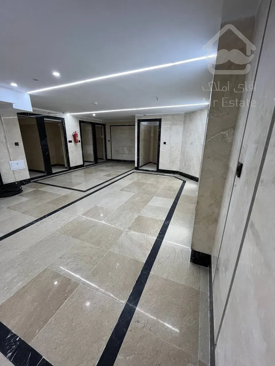 فروش اپارتمان5طبقه تک واحدی به همراه دو واحد تجاری یکجا بفروش میرسد