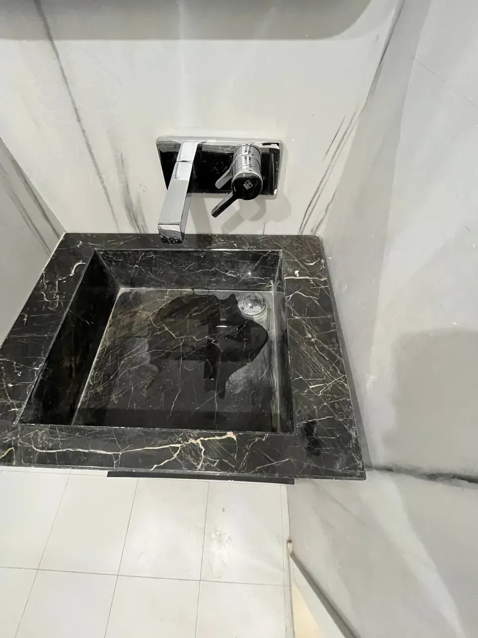 فروش اپارتمانی لوکس 5 طبقه تک واحدی و دو واحد تجاری به صورت یکجا بفروش میرسد