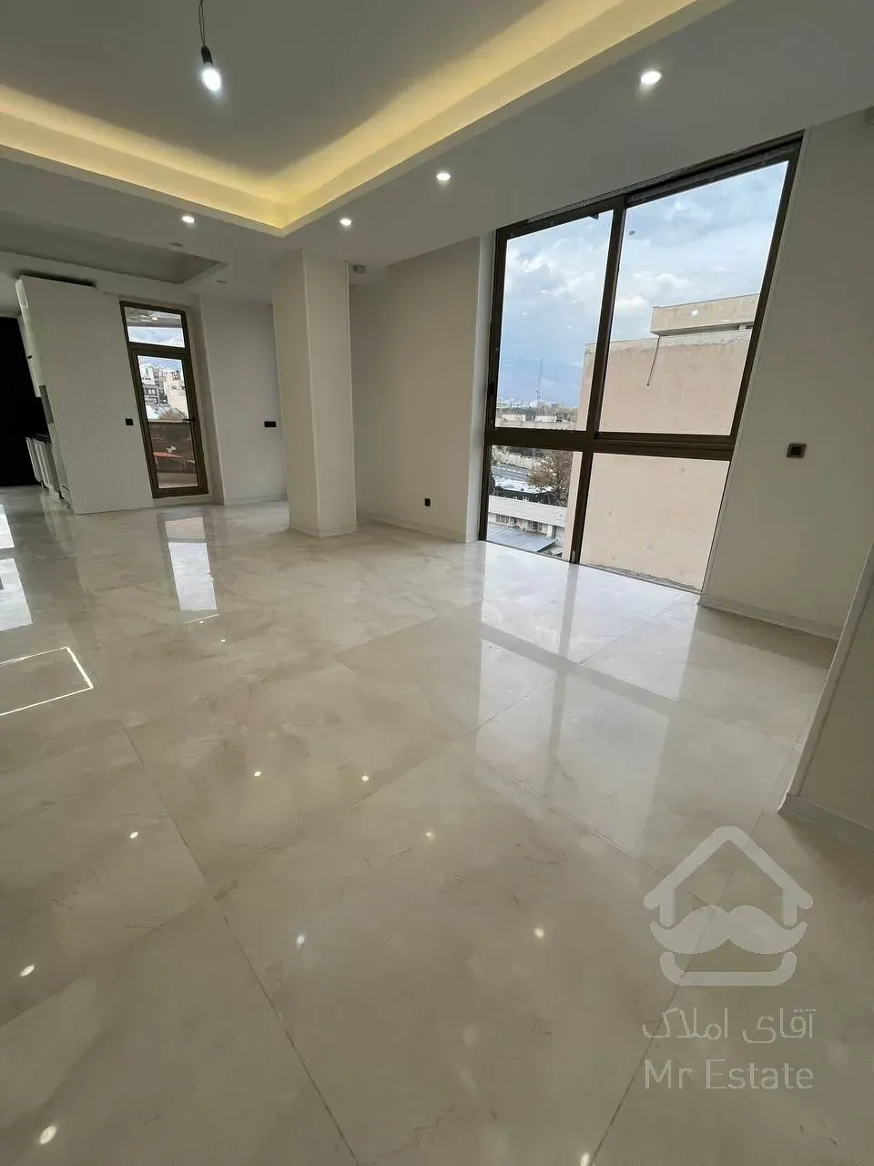 فروش اپارتمان 5 طبقه تک واحدی و دو واحد تجاری بصورت یکجا بفروش میرسد