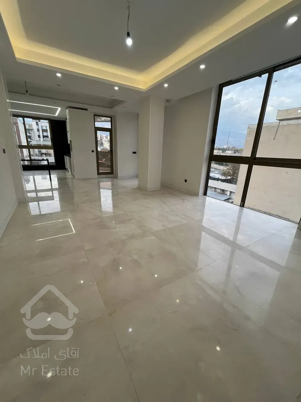 فروش اپارتمان5طبقه تک واحدی به همراه دو واحد تجاری یکجا بفروش میرسد