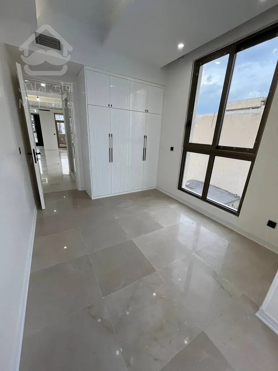 فروش اپارتمان 5 طبقه به همراه دو واحد تجاری بصورت یکجا بفروش میرسد