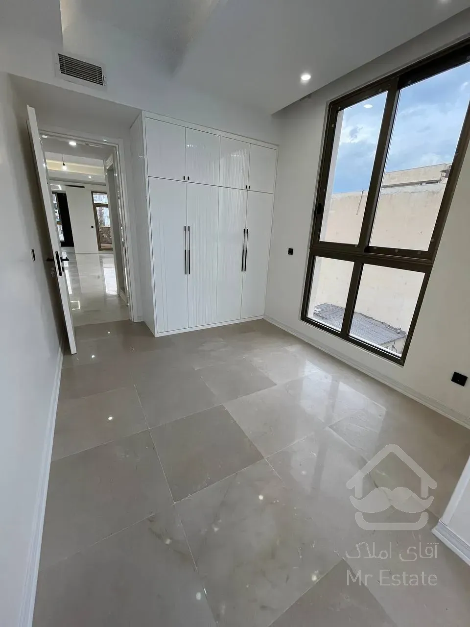 فروش اپارتمان 5 طبقه تک واحدی و دو واحد تجاری بصورت یکجا بفروش میرسد