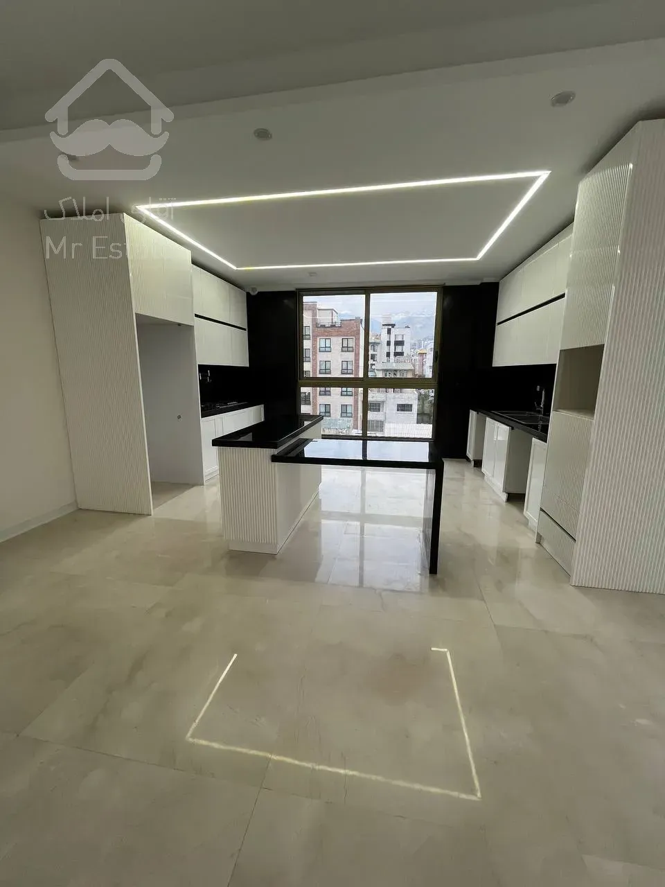 فروش اپارتمان5طبقه تک واحدی به همراه دو واحد تجاری یکجا بفروش میرسد