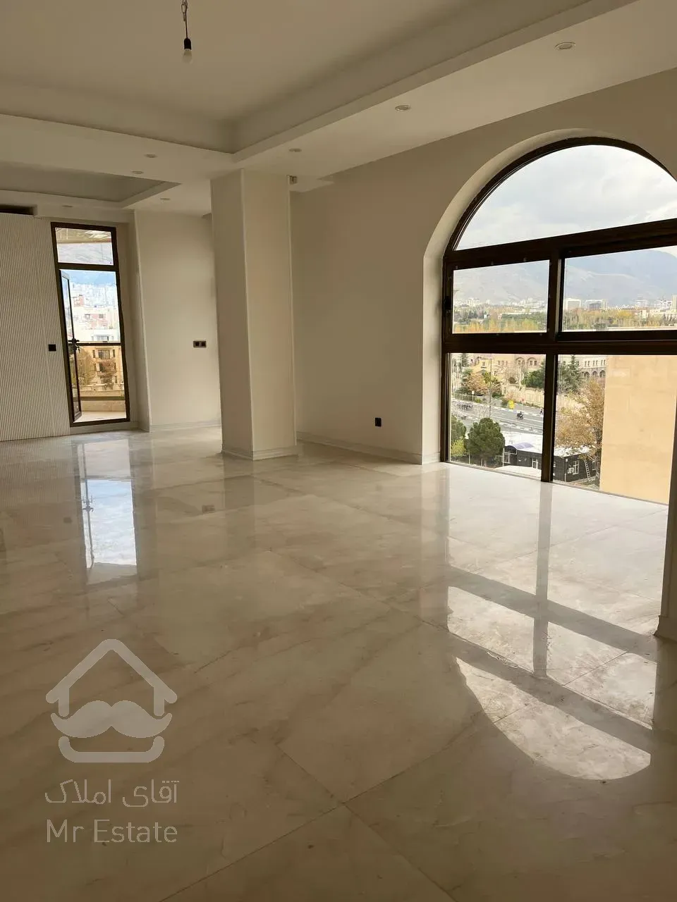 فروش یک اپارتمان 5طبقه تک واحدی و دو واحد تجاری بصورت یکجا بفروش میرسد