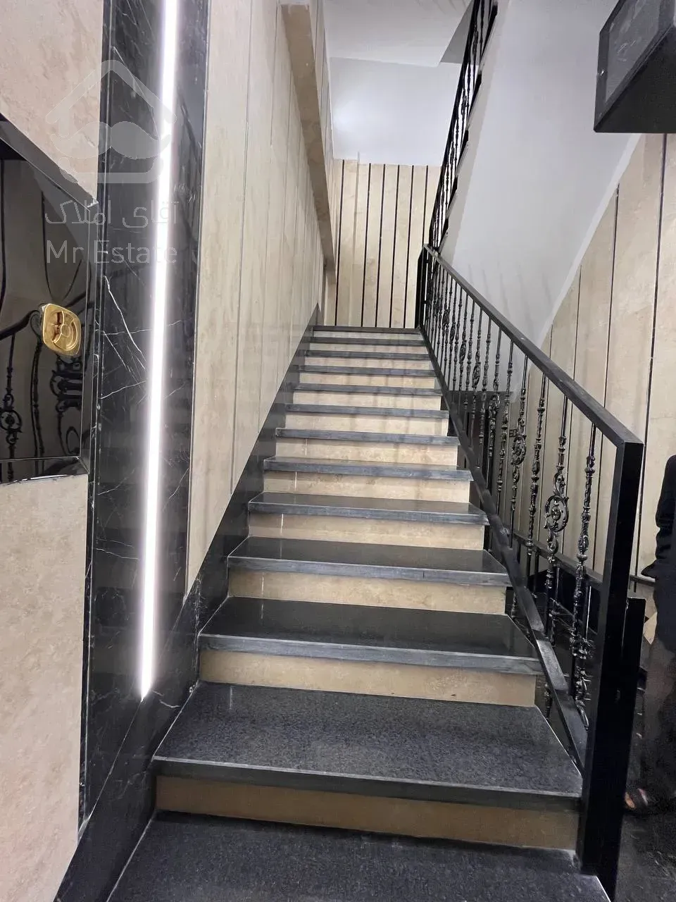 فروش اپارتمانی لوکس 5 طبقه تک واحدی و دو واحد تجاری به صورت یکجا بفروش میرسد