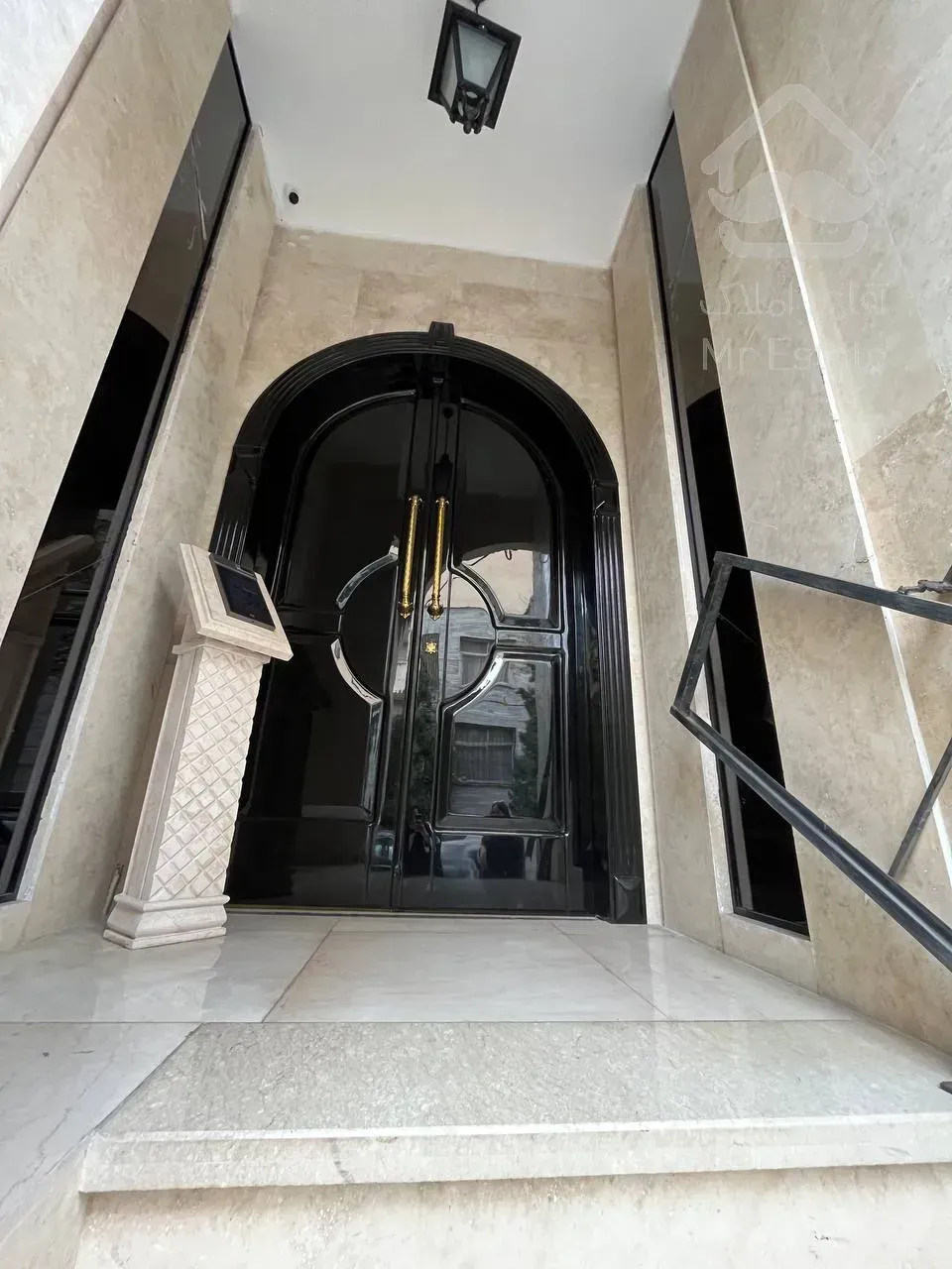 فروش 5 واحداپارتمان به همراه دو واحد تجاری یکجا بفروش میرسد