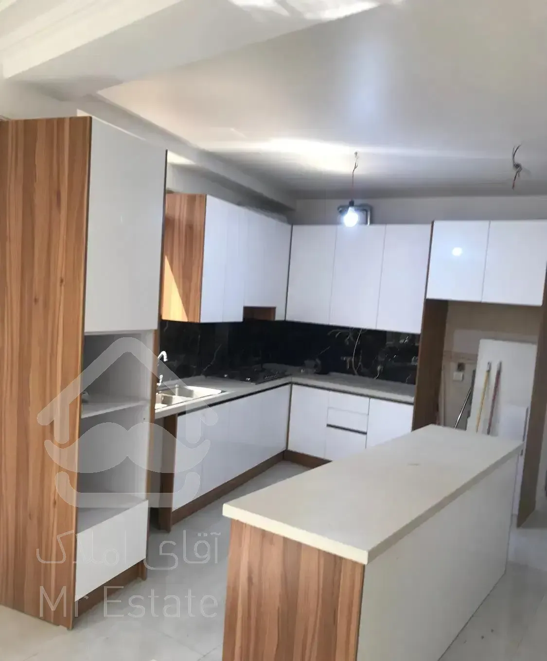 ۱۰۰متر فول امکانات خ صفی علیشاه  انقلاب