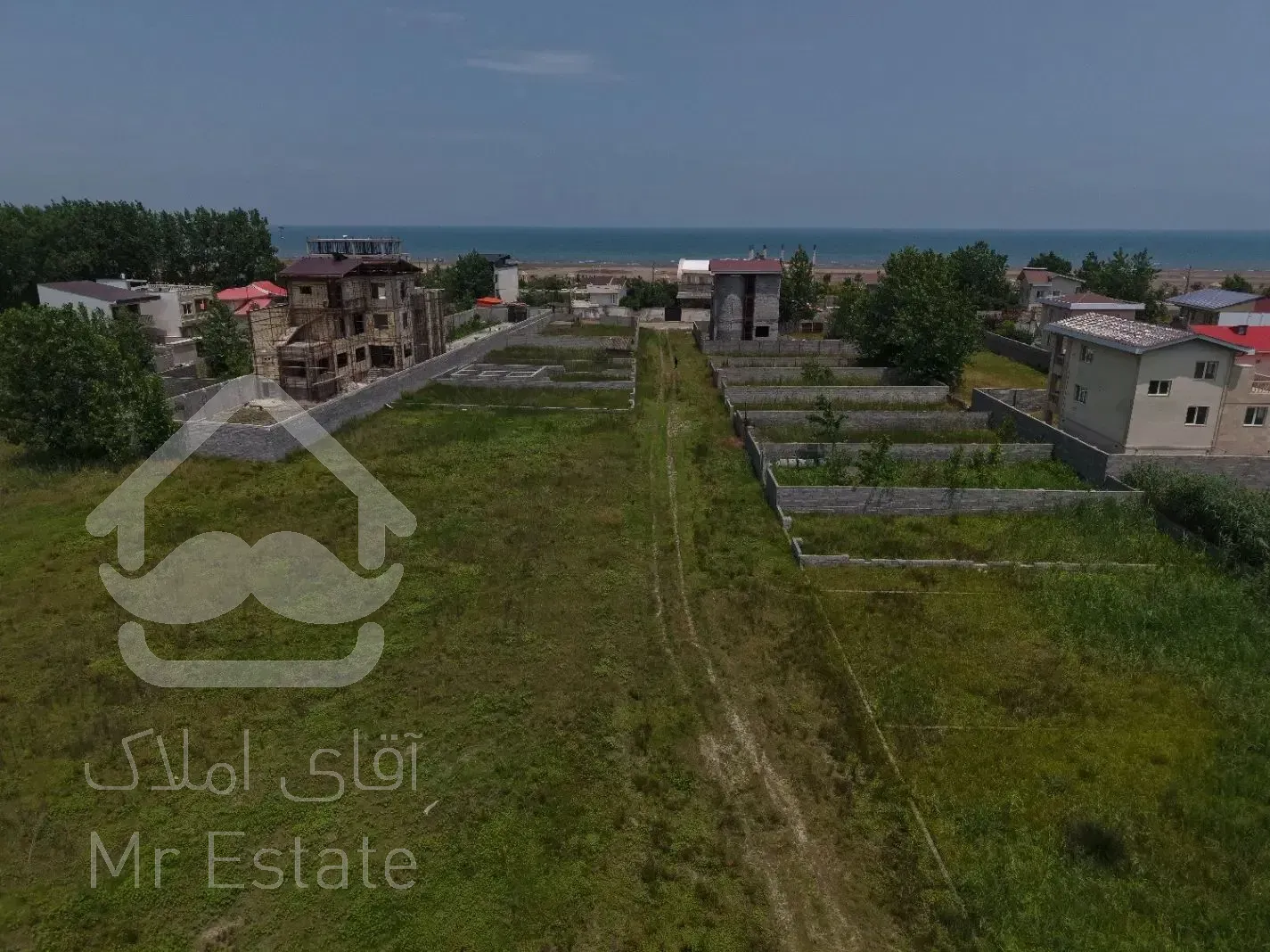 زمین ساحلی مستطیل آماده ساخت باانشعاب مشرف به دریا