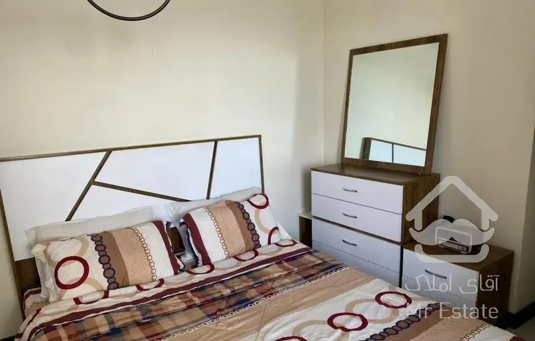 ۸۱ متر دوخوابه / غرب دریاچه / + وام و سالن جیم