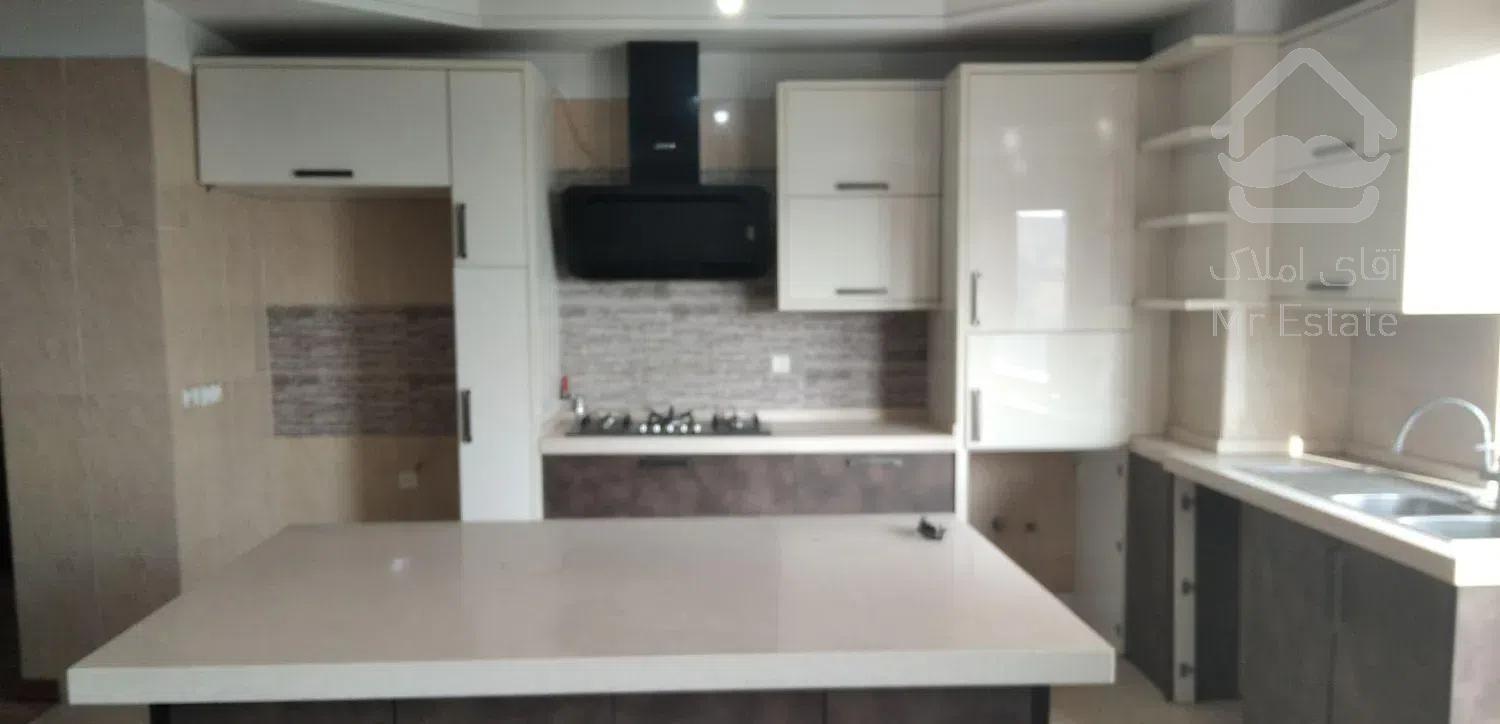 آپارتمانی زیبا با تراس و ویو شهر و کوهستان