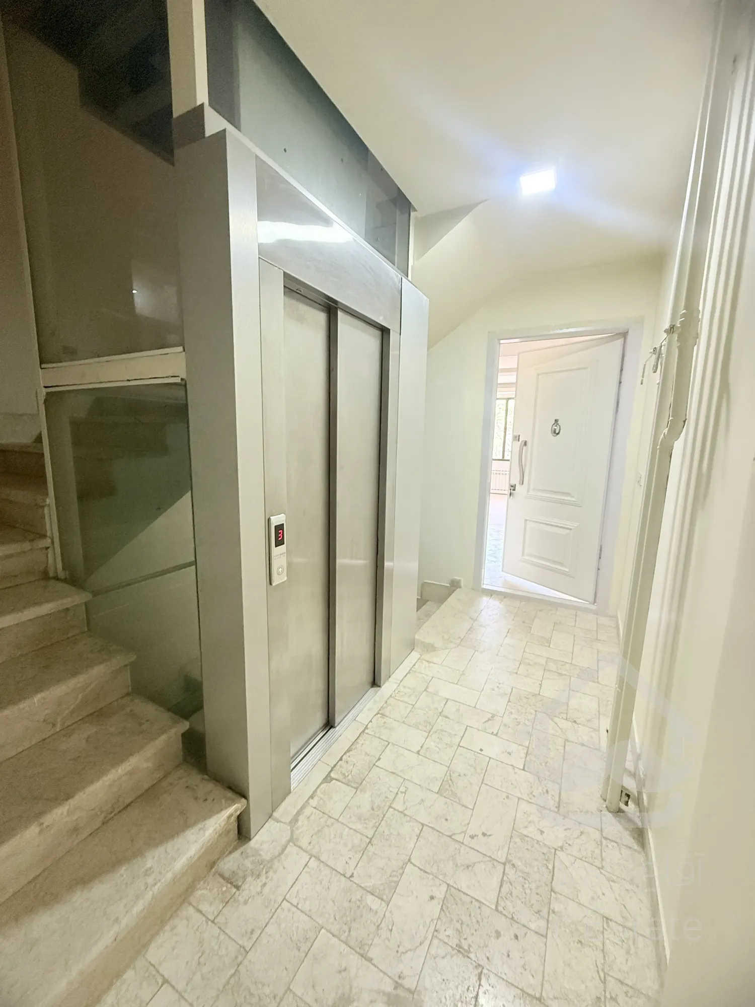 آپارتمان 135 متر 2خواب ،نورگیر عالی،بسیار خوش نقشه