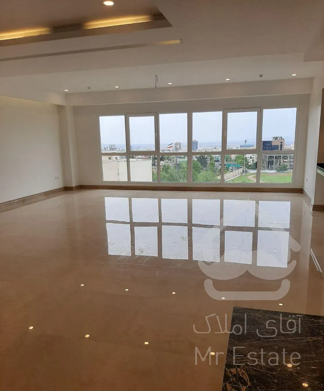 تکواحدی ۲۲۲ متر چهار خواب ((ویو ابدی))