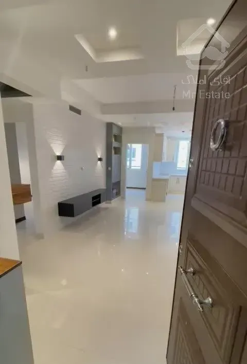 ۸۰ متر، دیزاین ژورنالی،شاهین شمالی