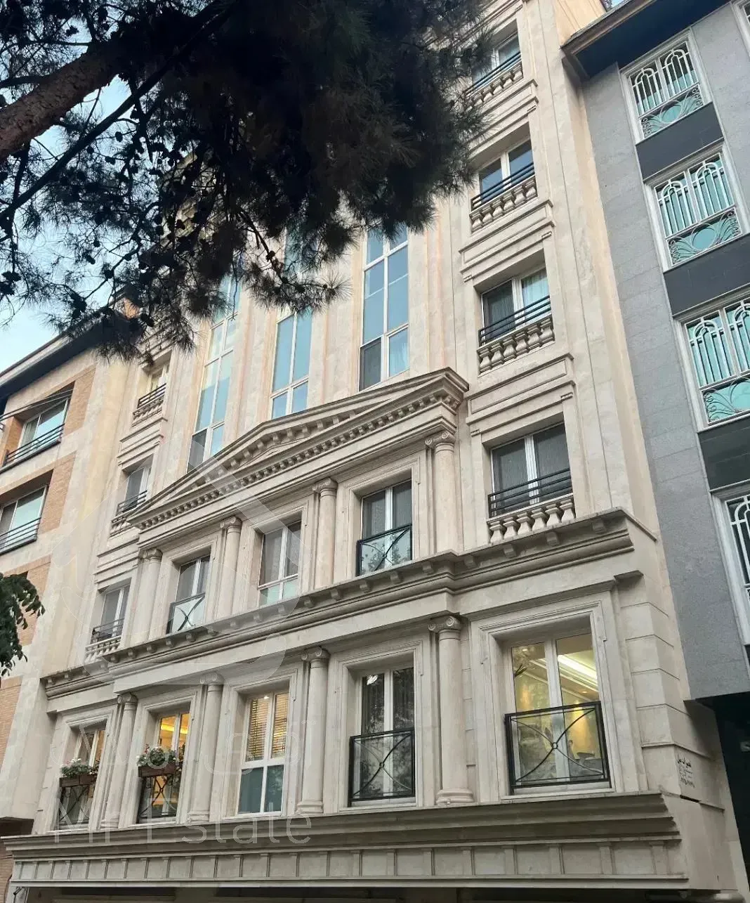 سعادت آباد ۱۹۶متر/بلوار۲۴متری/۲پارکینگ