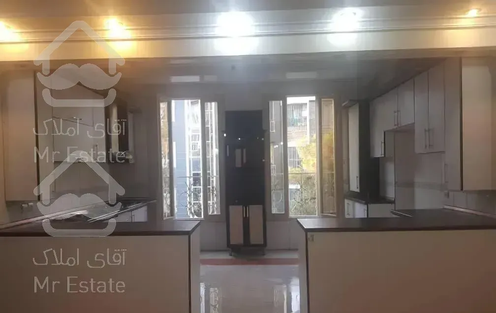 ۱۳۰ متر/۲خواب/طبقه ۴/آلاله شرقی