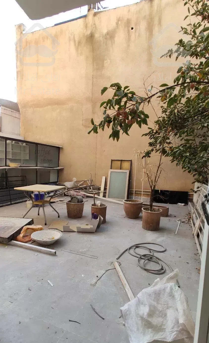 تجریش ٩ متر تجاری ١۵٠ متر اداری (۵٠ متر تراس)