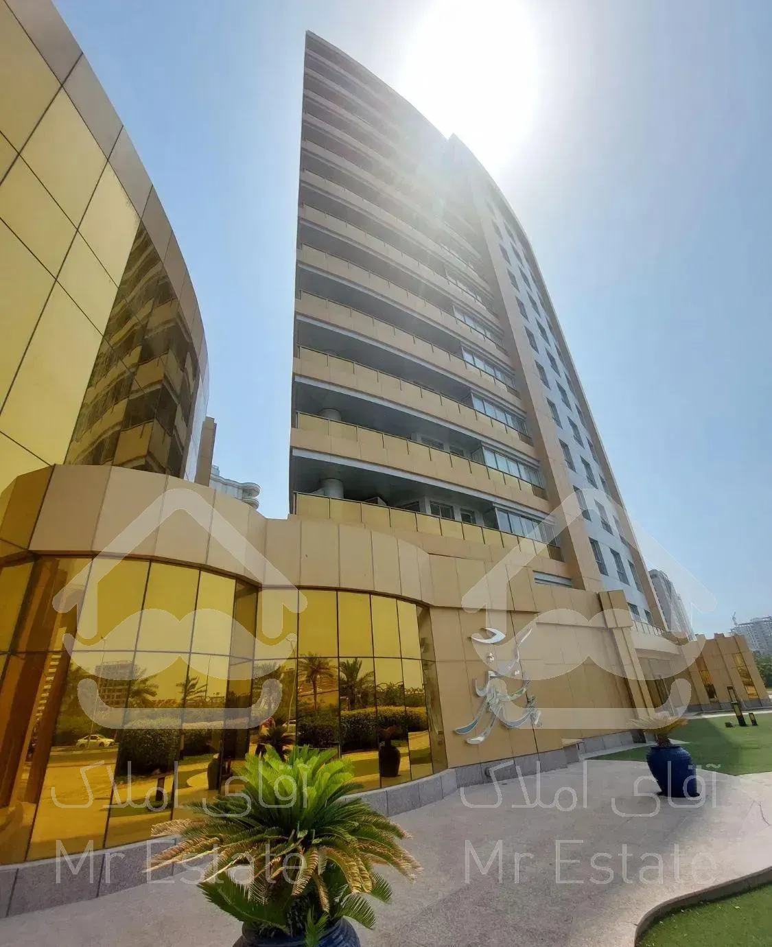 فروش ۲۰۰متر * پنت برج طلایی* آکواریومی