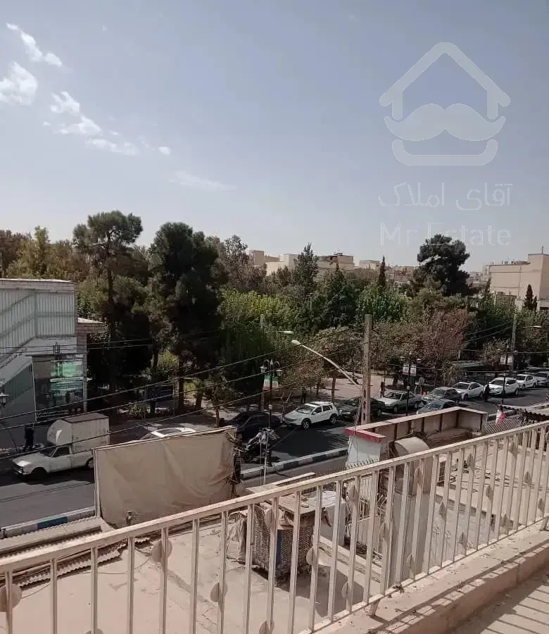 135متر تجاری و مسکونی برخیابان اصلی شمشیری