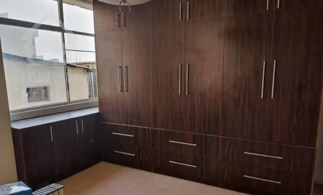 چهارراه ولیعصر ۱۱۳متر، ۲خواب، طبقه۴