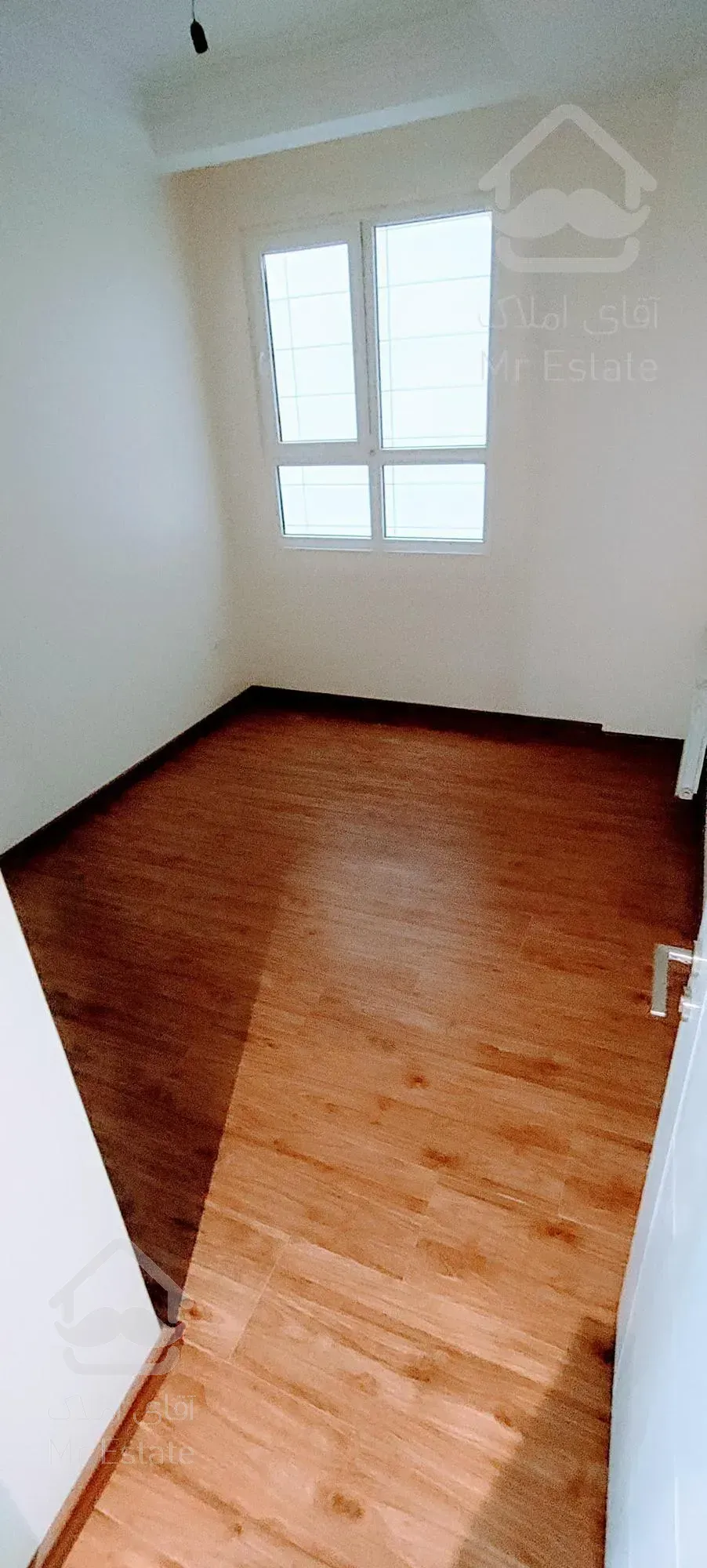 ۹۵ متر ، سالن قدی پرده خور ، کلید نخورده