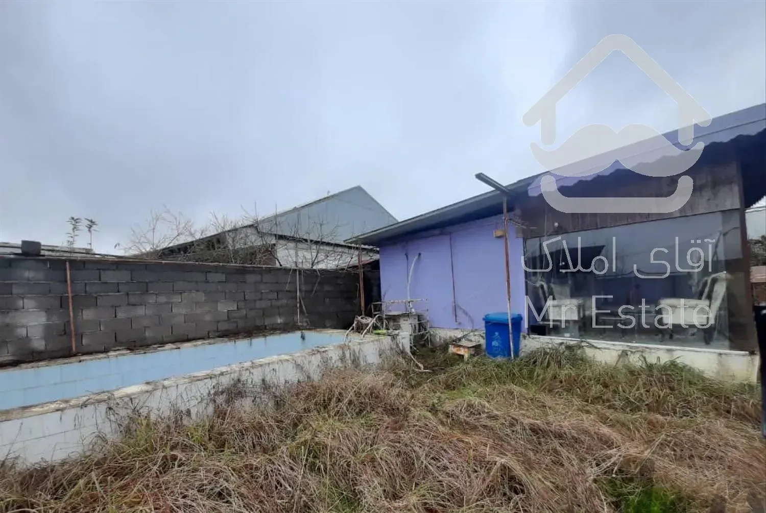 دارای کنتور برق و گاز  استخر بالکن