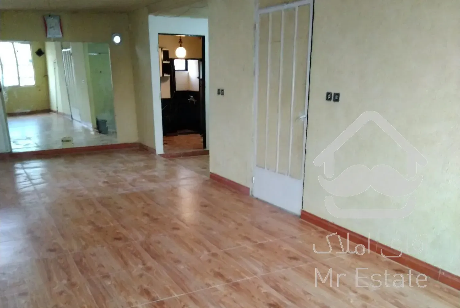 ۵۲ متری،انقلاب