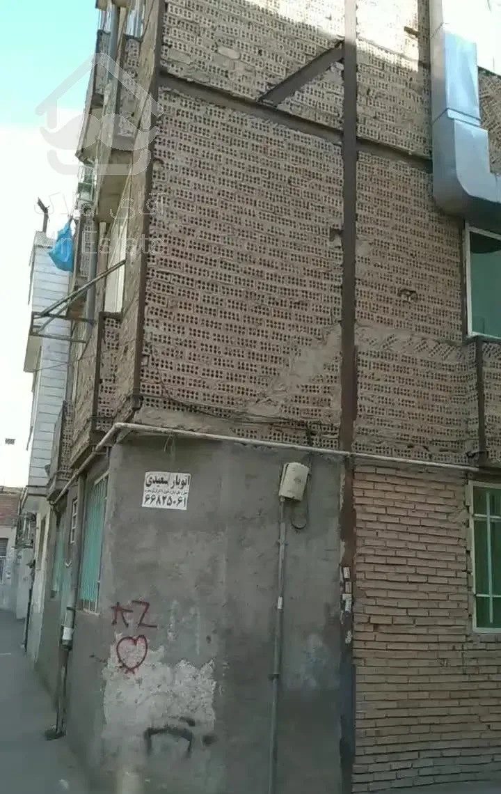 آپارتمان ۷۰متری کاملا مربع و نبش کوچه