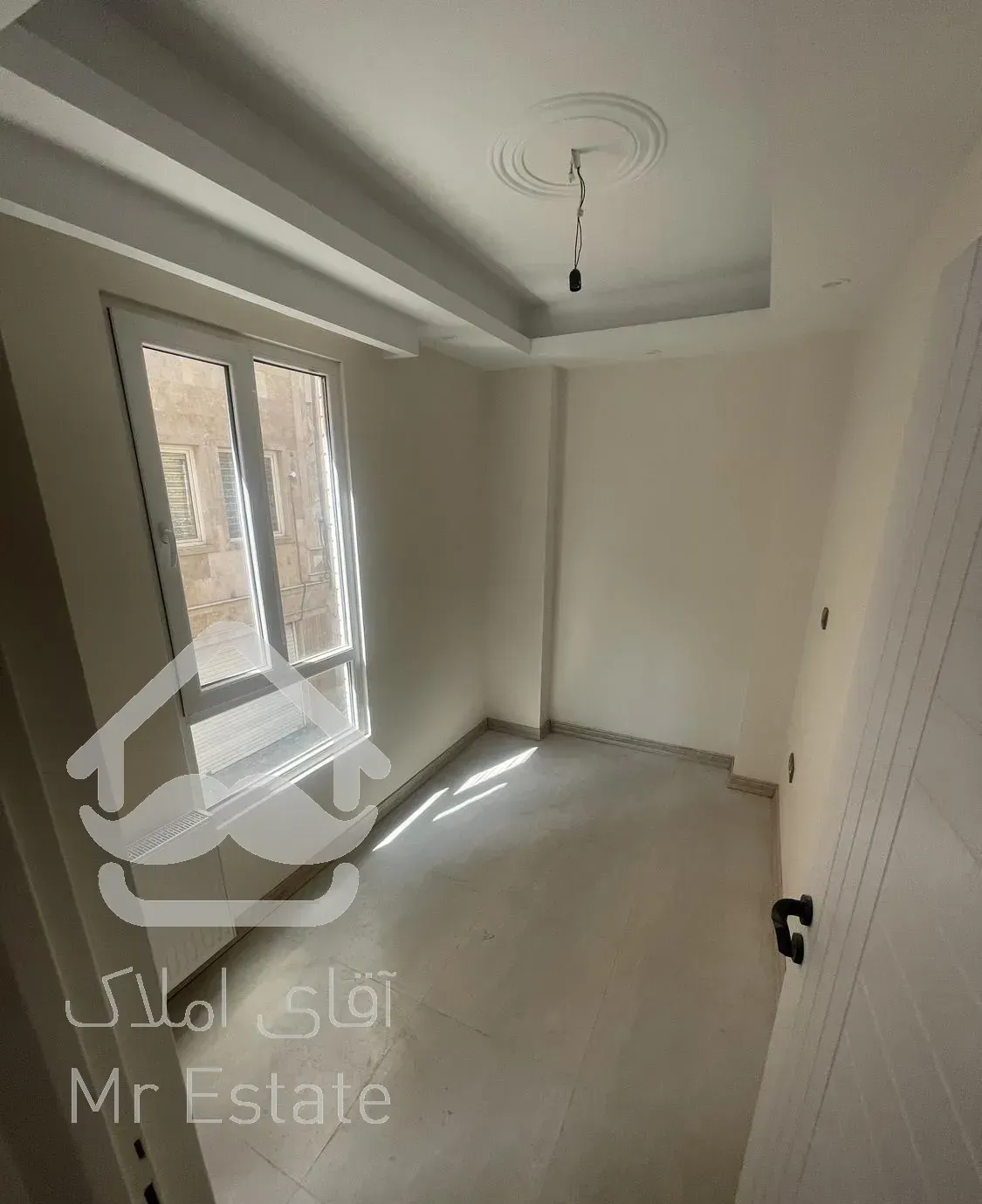 سرباز٦٣متر دو خوابه سالن بزرگ افتاب مستقیم