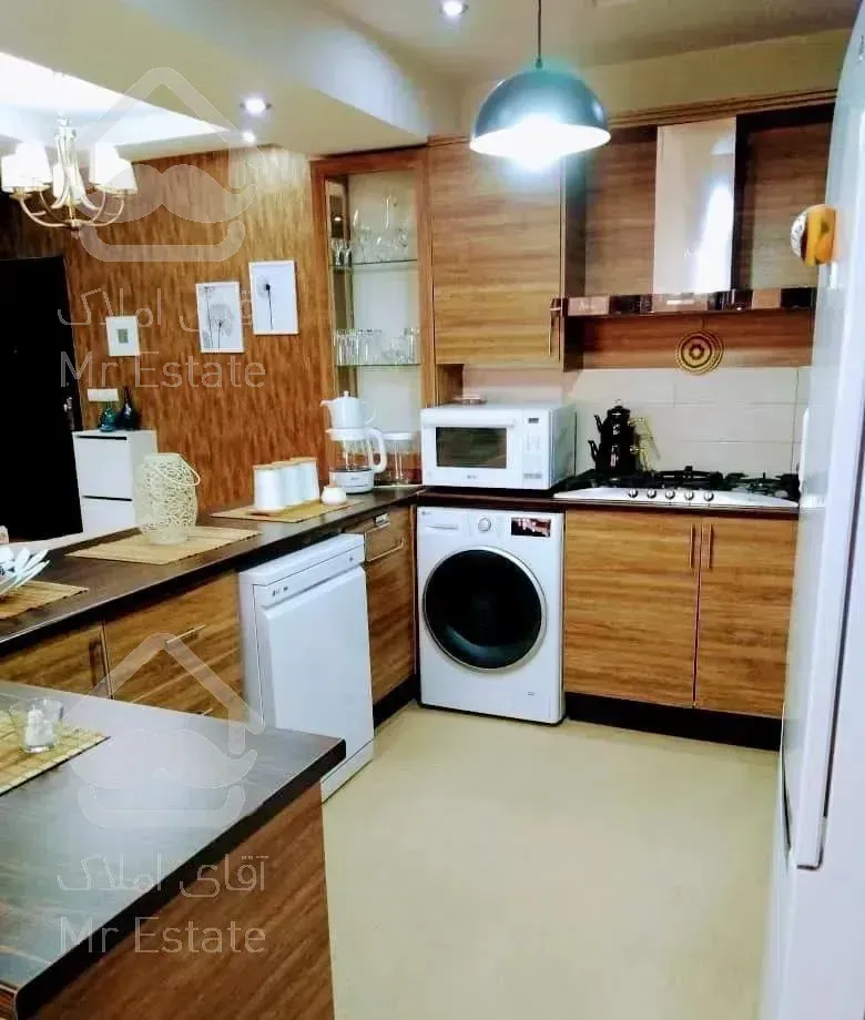 ۸۵ متر. بوستان