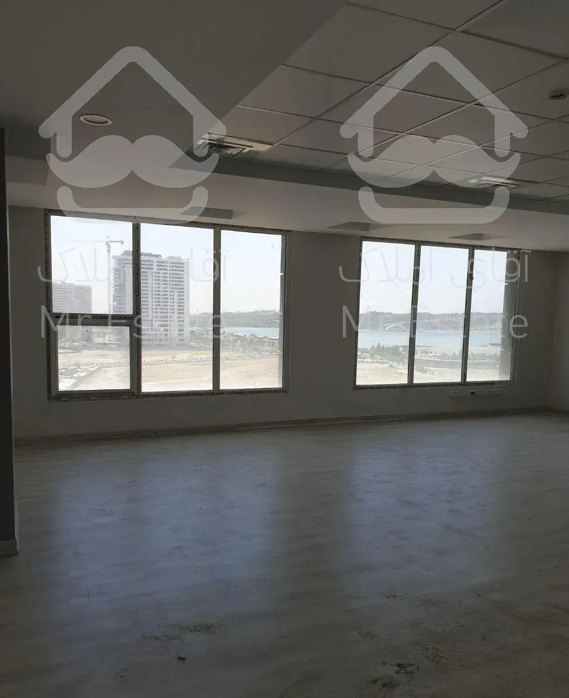 واحد اداری شیک با ویو دریاچه