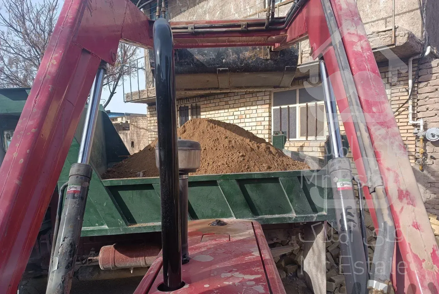 حمل نخاله های ساختمانی خاکبرداری با تراکتور وخاور