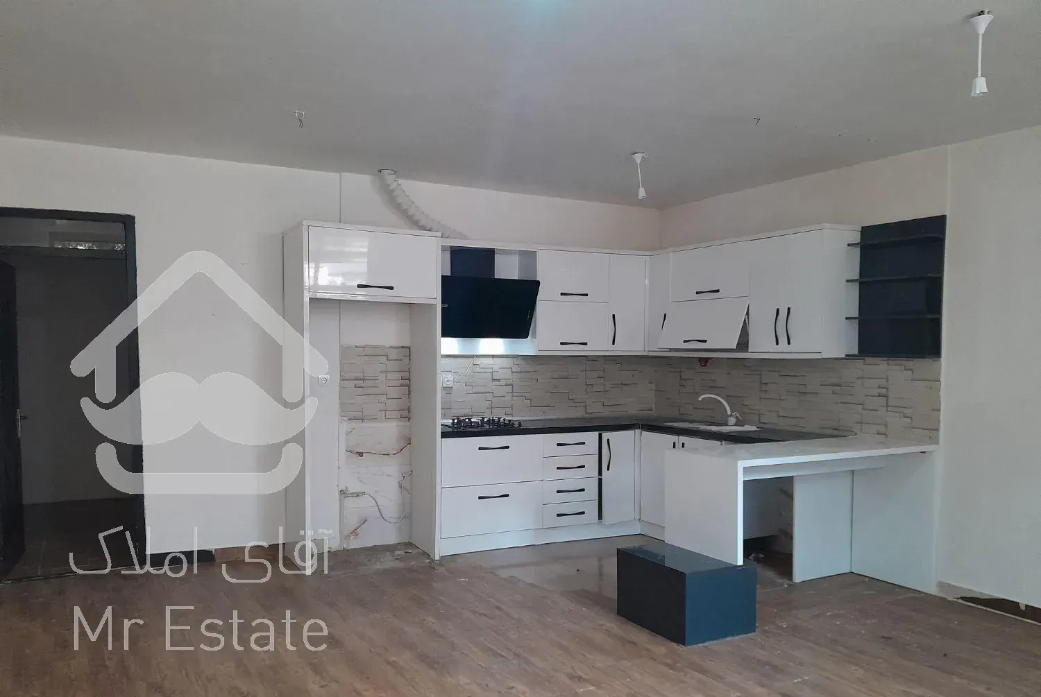 خونه ویلایی نقلی با حیاط کوچک