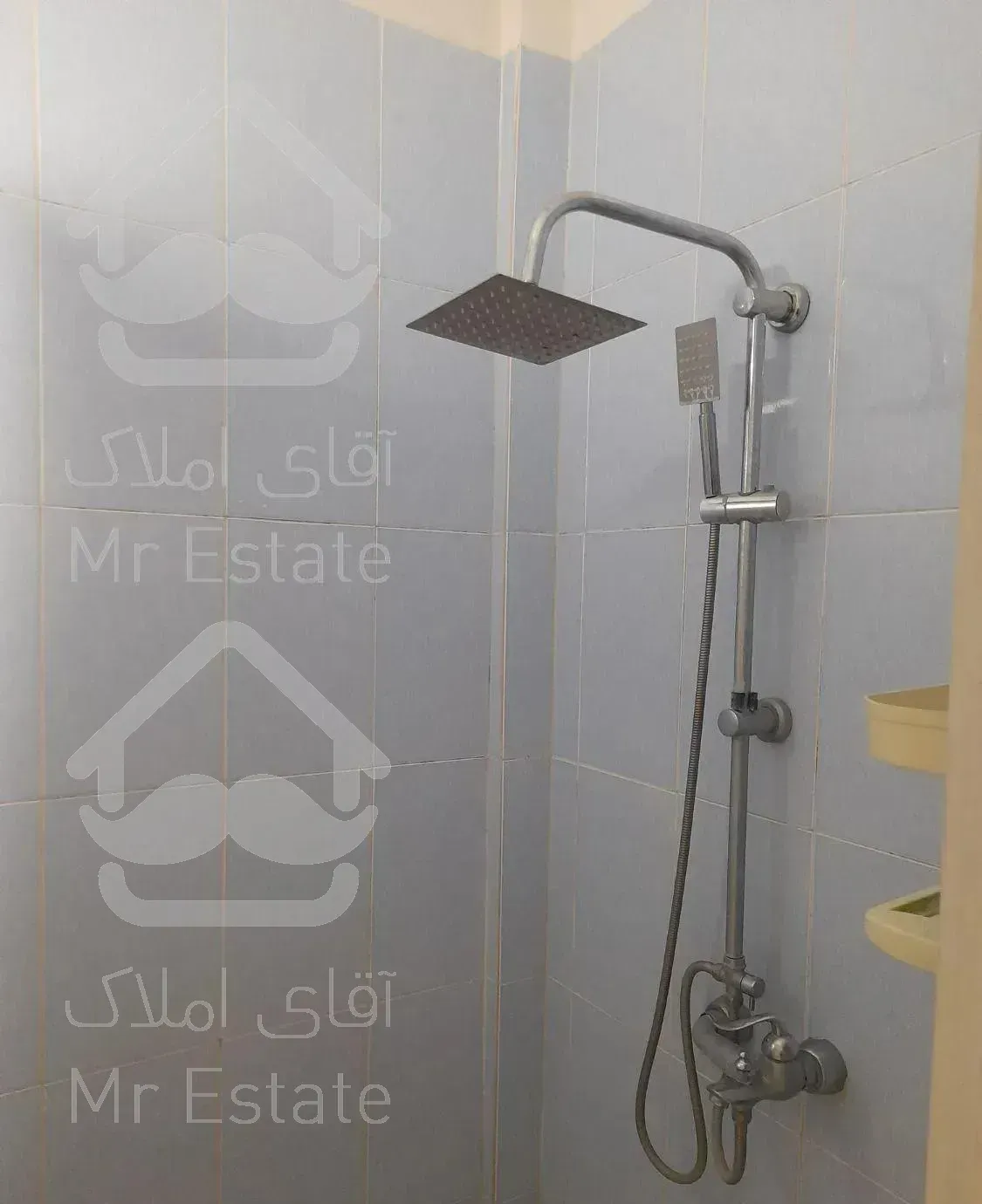 ۶۵ متر (اختر شرقی)