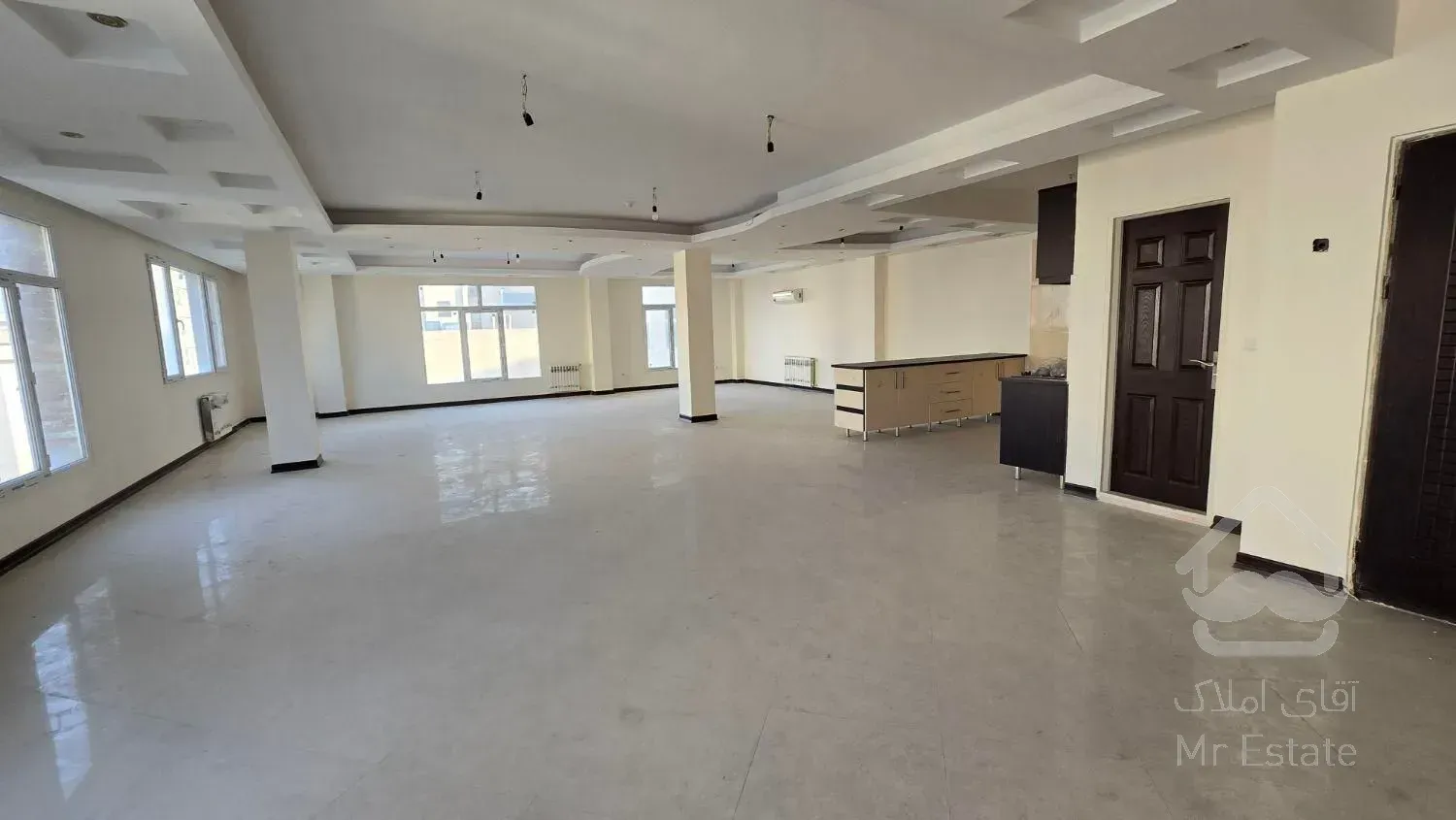 140مترشهرک غرب*موقعیت اداری*تابلوخور*سند تک برگ